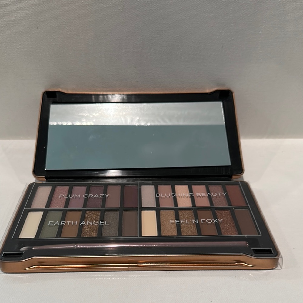 Giordano Colors Beauty Exposed (28) Palette Eyeshadow Collection.